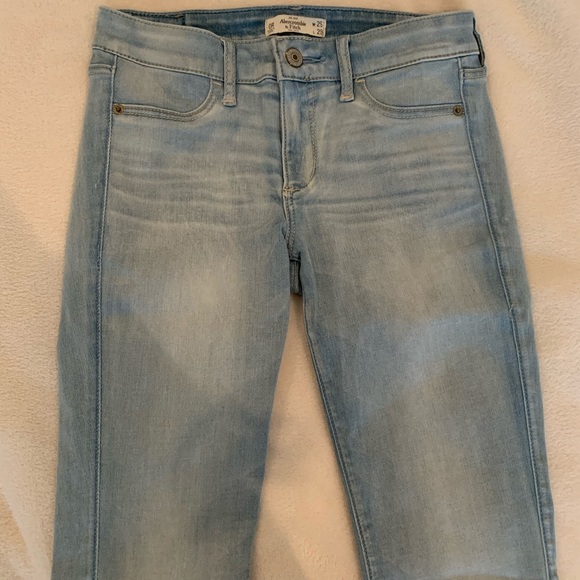 Abercrombie Light Wash Skinny Jean Size 0 - Picture 4 of 4